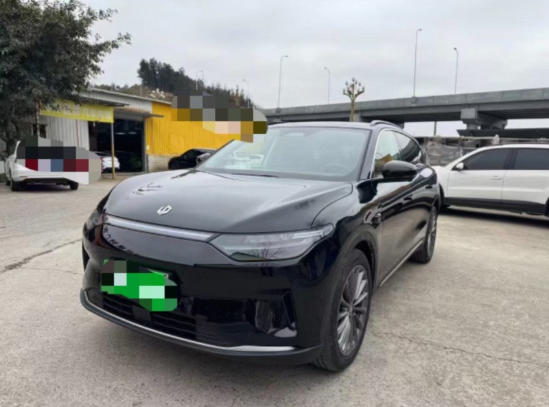 长沙25年零跑汽车C112