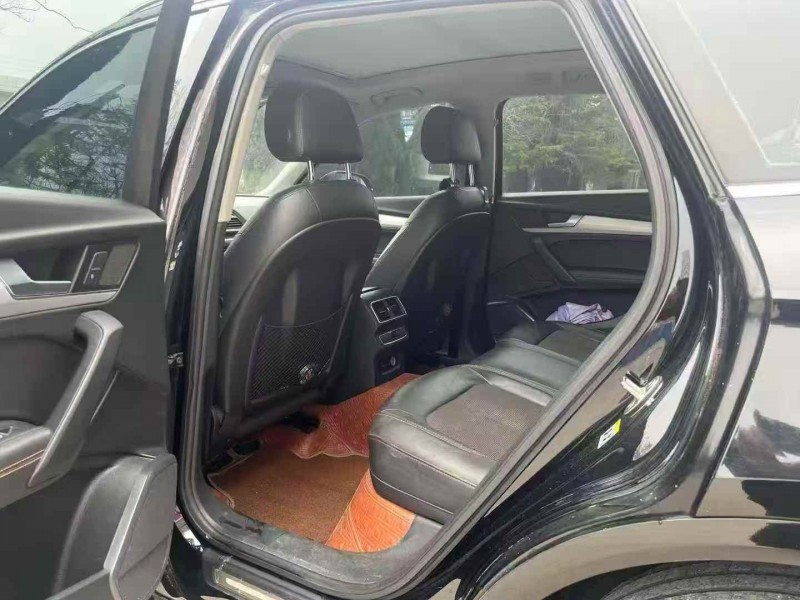 济宁21年奥迪Q56