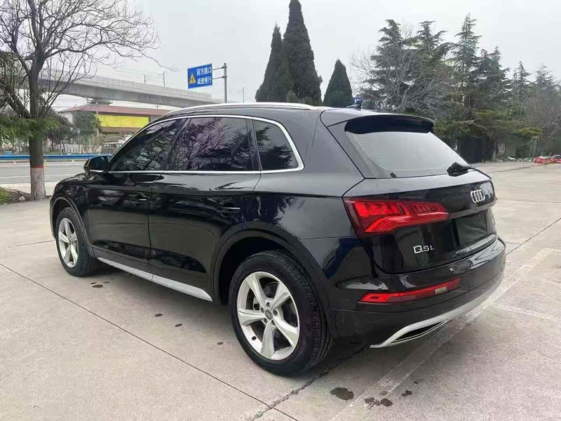 济宁21年奥迪Q57