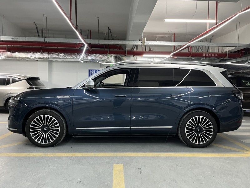 深圳25年华为智选问界7