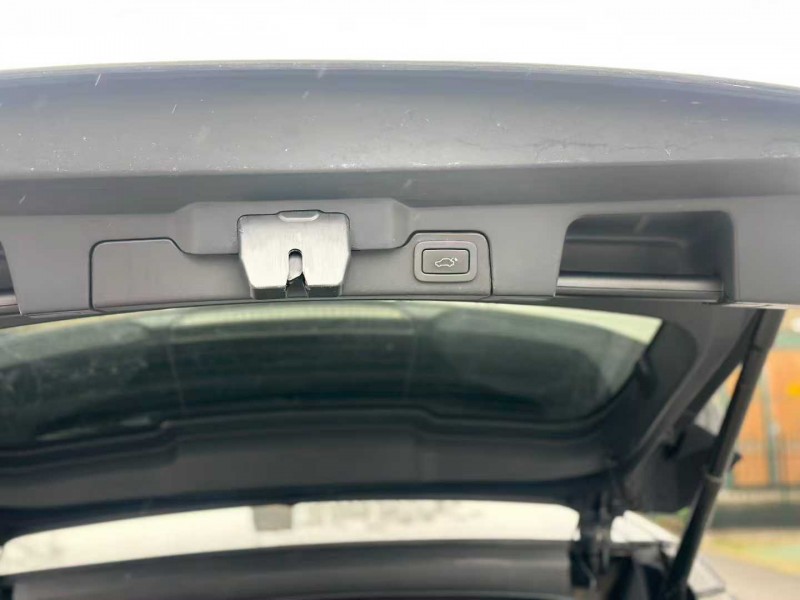 金华12年路虎极光7