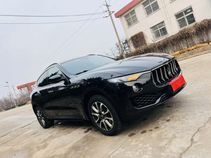 烟台18年玛莎拉蒂Levante2