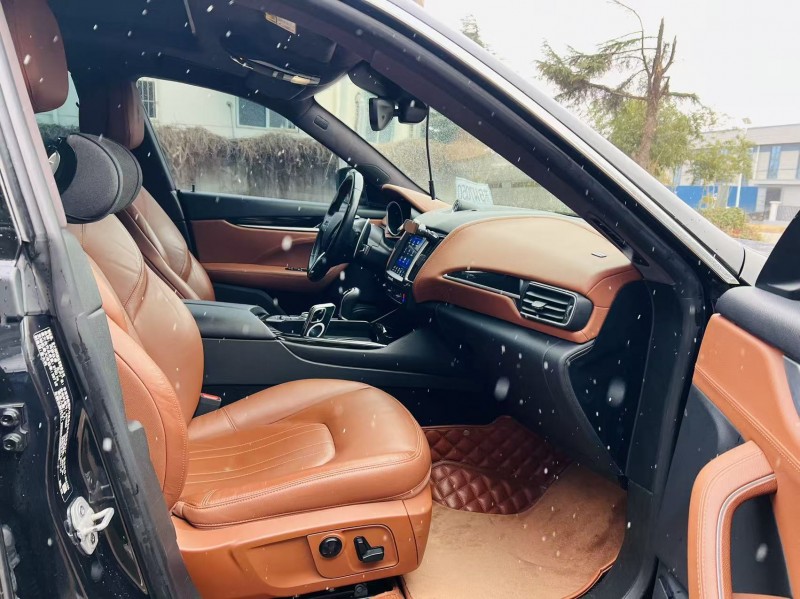 烟台18年玛莎拉蒂Levante6