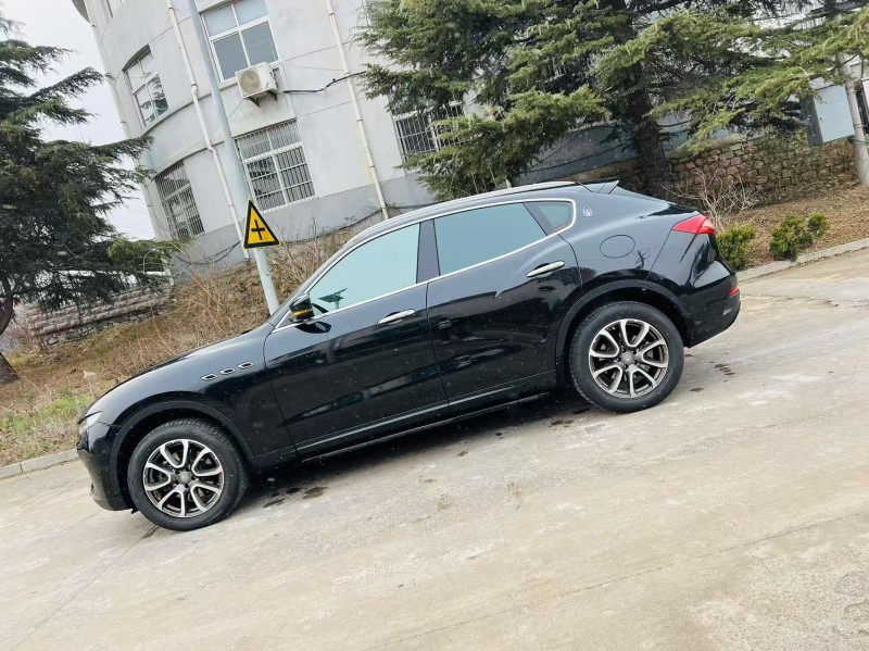 烟台18年玛莎拉蒂Levante7