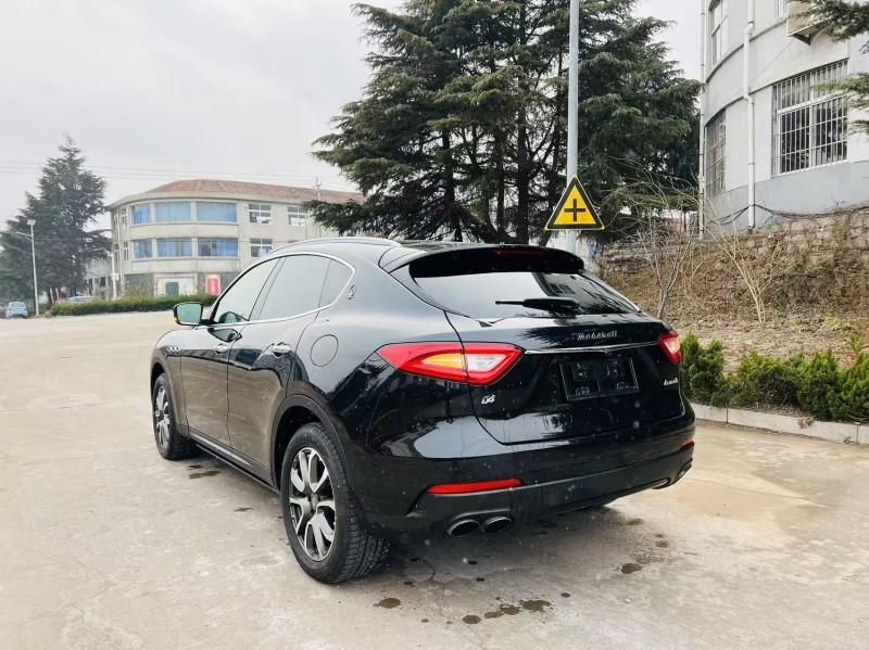 烟台18年玛莎拉蒂Levante8