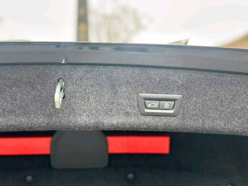 金华22年宝马3系8