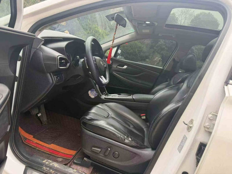 邵阳20年现代新胜达5