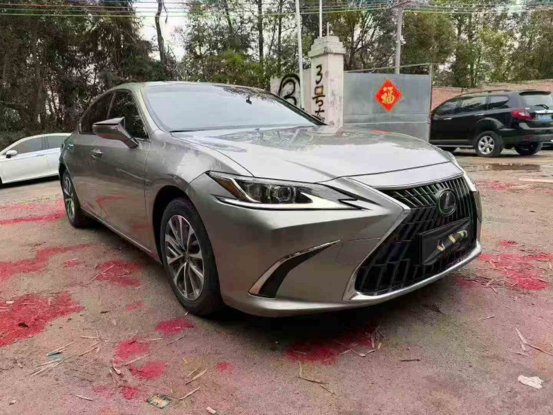 汕头22年雷克萨斯ES3