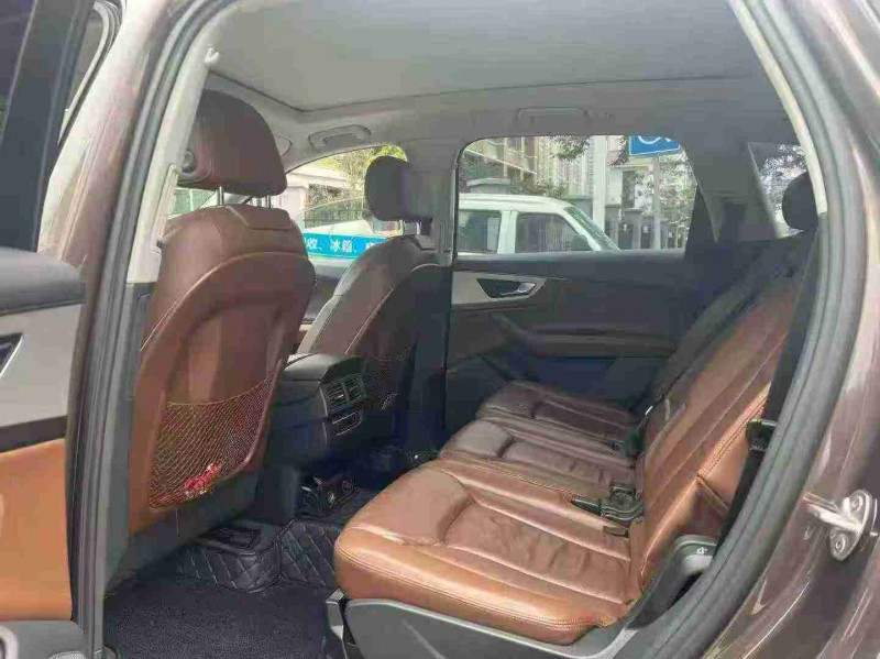 南寧16年奧迪Q76