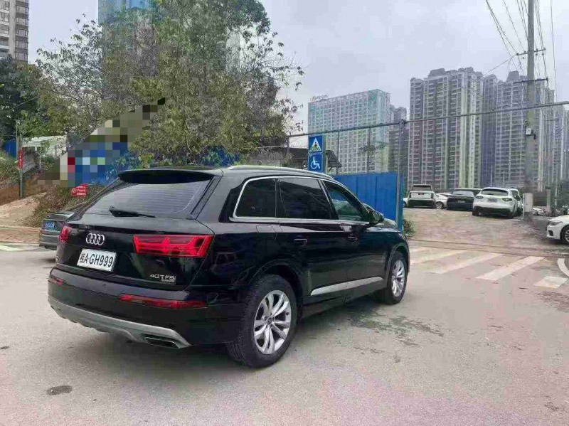 南寧16年奧迪Q77