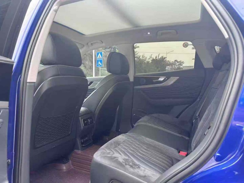 南宁23年红旗HS56