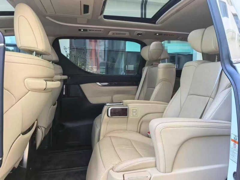 深圳22年丰田埃尔法5