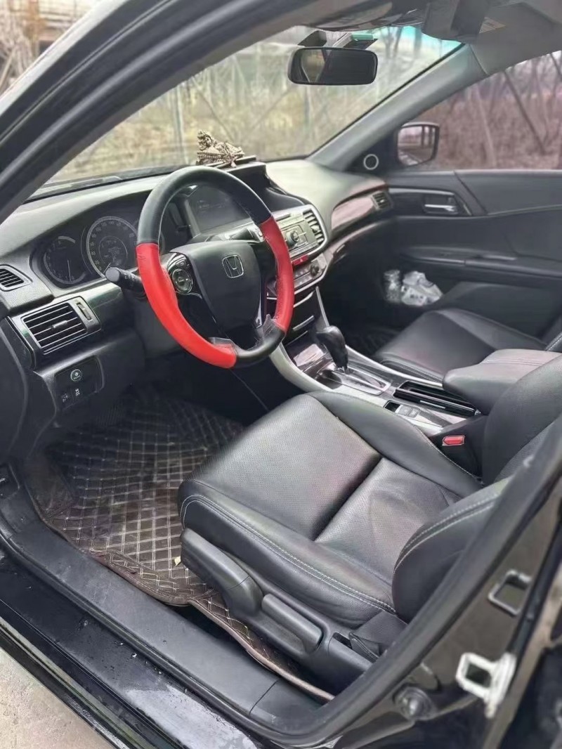 青岛18年本田雅阁4