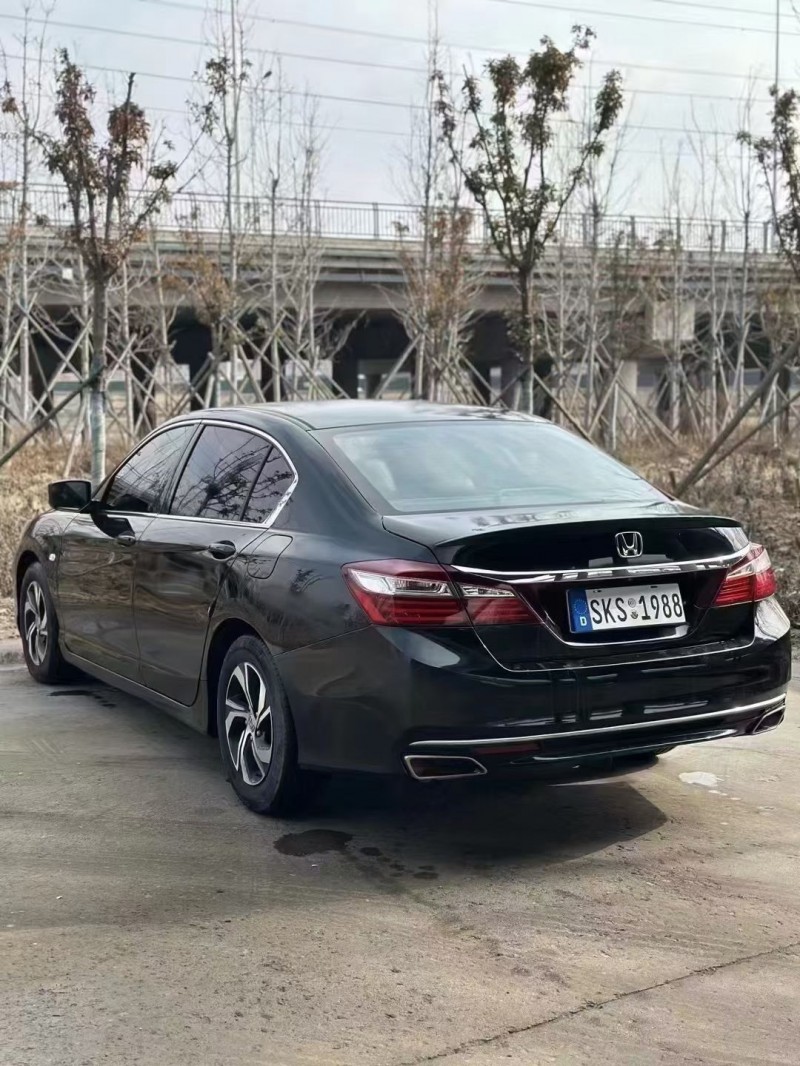 青岛18年本田雅阁7