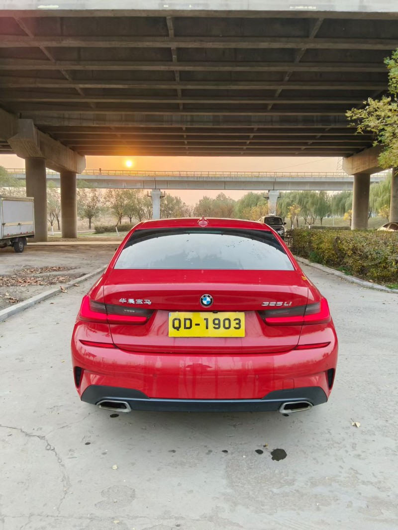 青岛22年宝马3系9