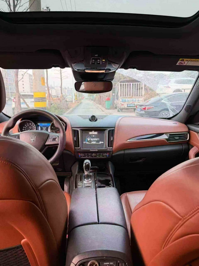 常德17年玛莎拉蒂Levante4