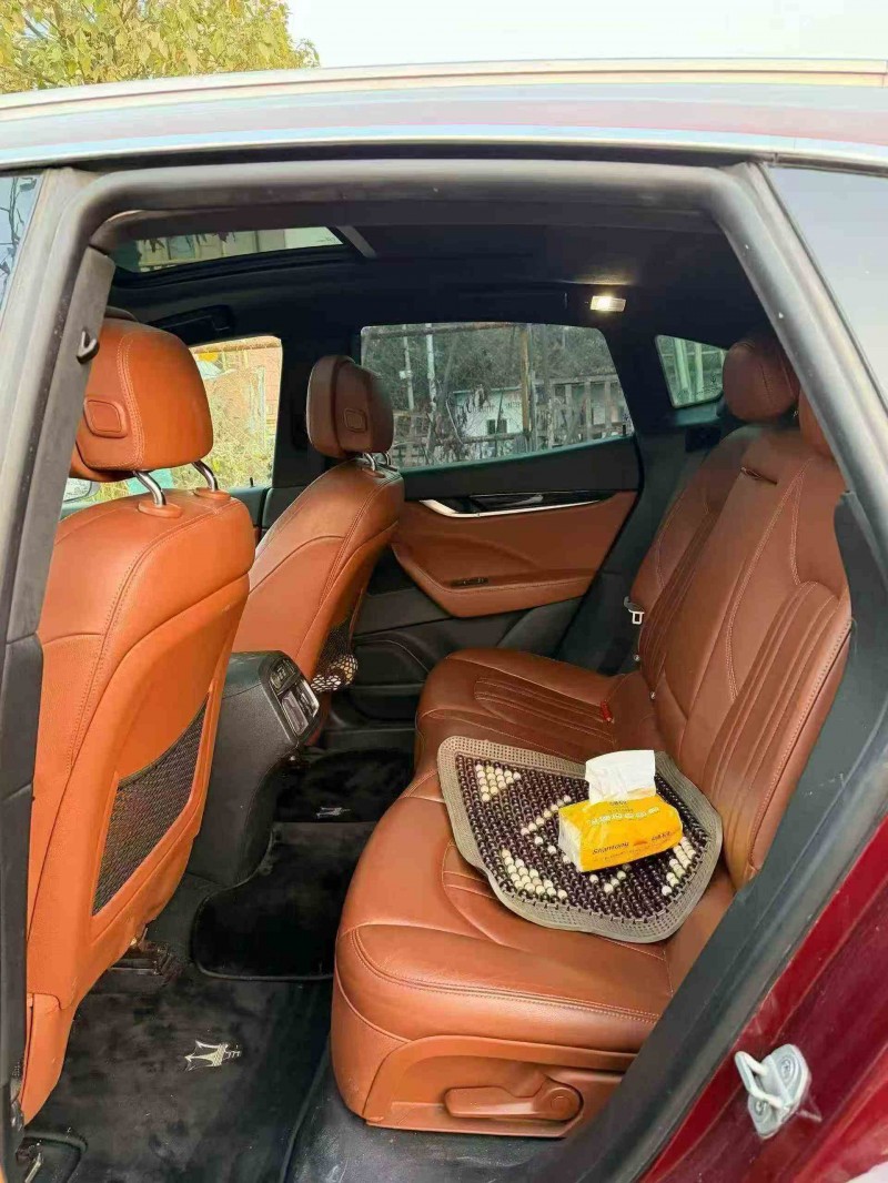 常德17年玛莎拉蒂Levante5