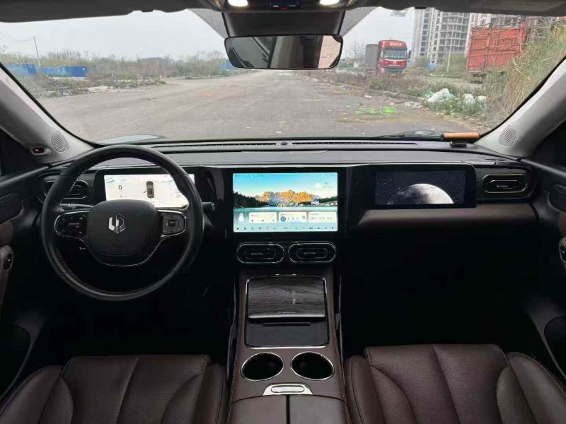 北海22年零跑汽车C116