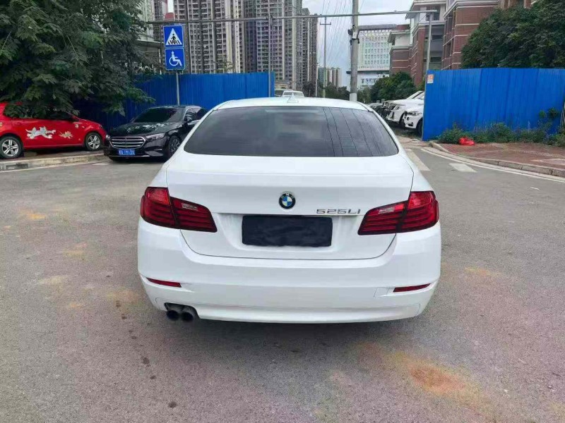 南宁17年宝马5系9
