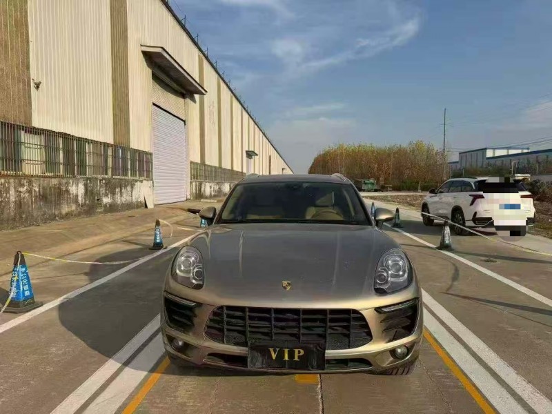 菏泽16年保时捷Macan1