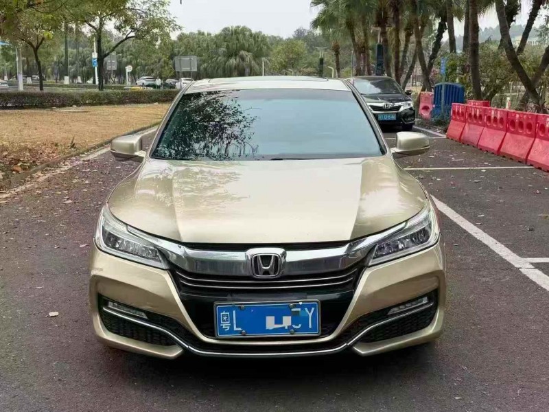 韶关17年本田雅阁1