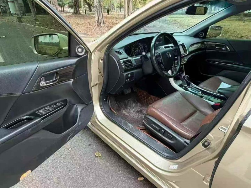 韶关17年本田雅阁5