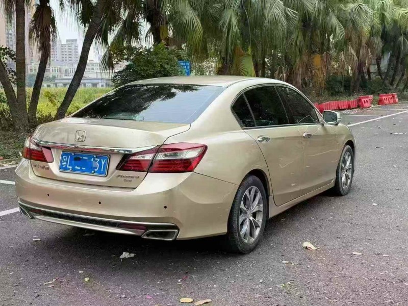 韶关17年本田雅阁7