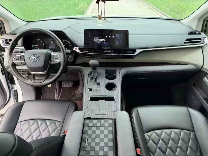 湖州25年丰田塞纳4