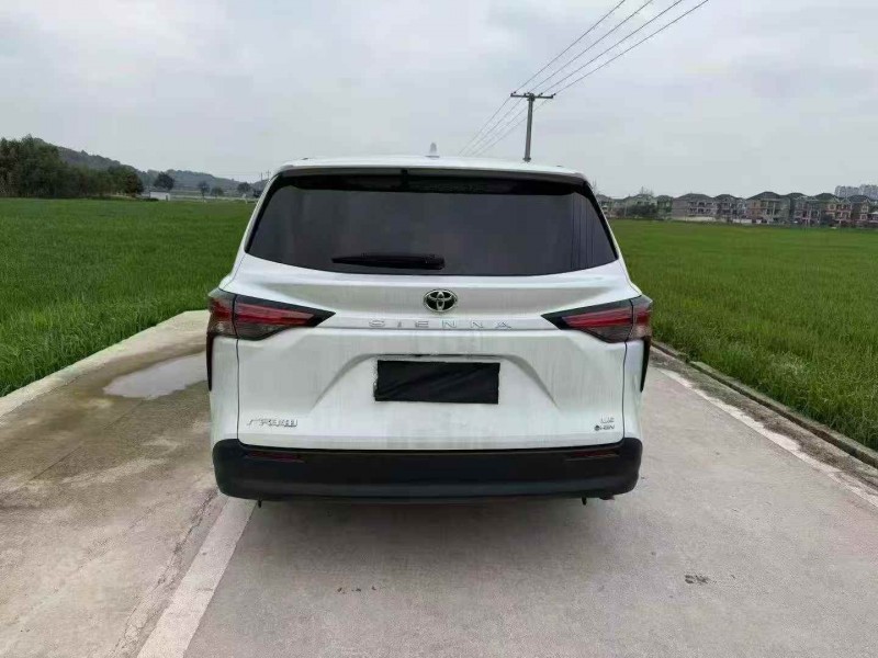 湖州25年丰田塞纳9