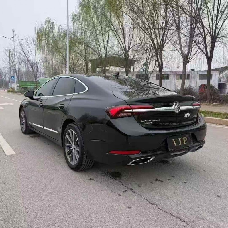 济宁22年别克君越8