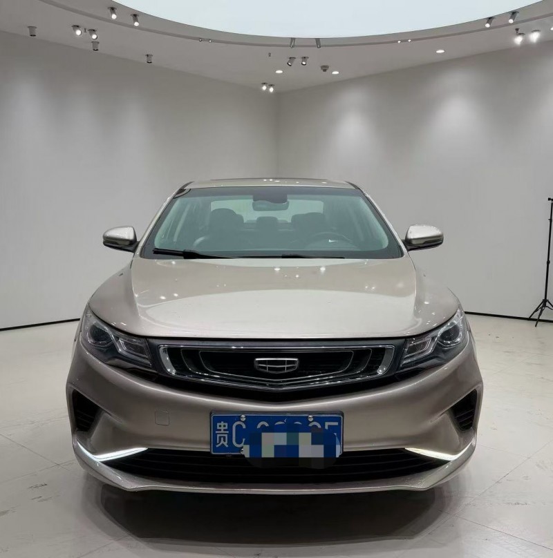 成都19年吉利帝豪1