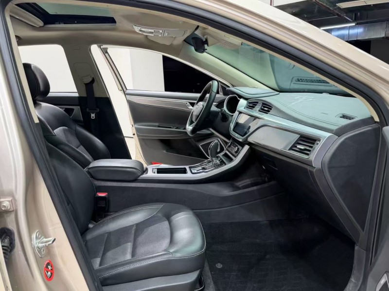 成都19年吉利帝豪3