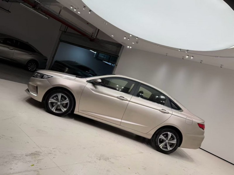 成都19年吉利帝豪5