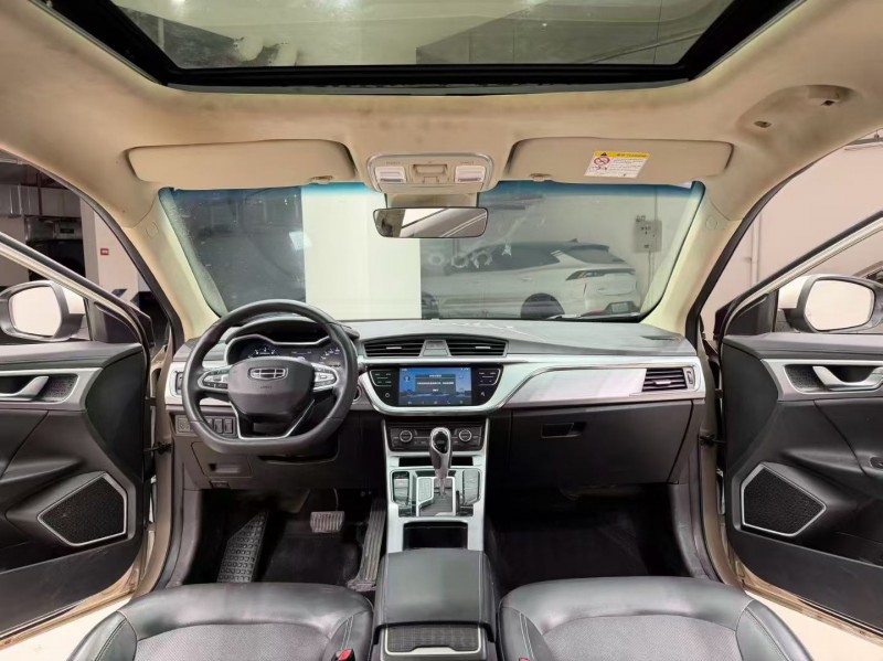 成都19年吉利帝豪8