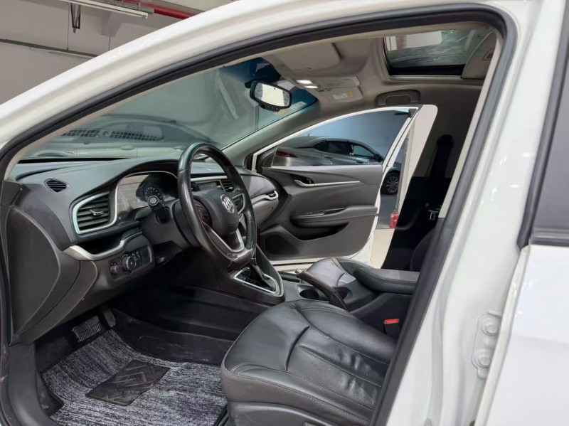 成都19年别克英朗5