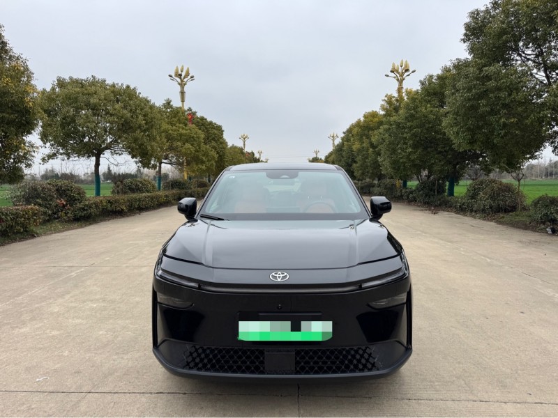 鹽城25年豐田鉑智1