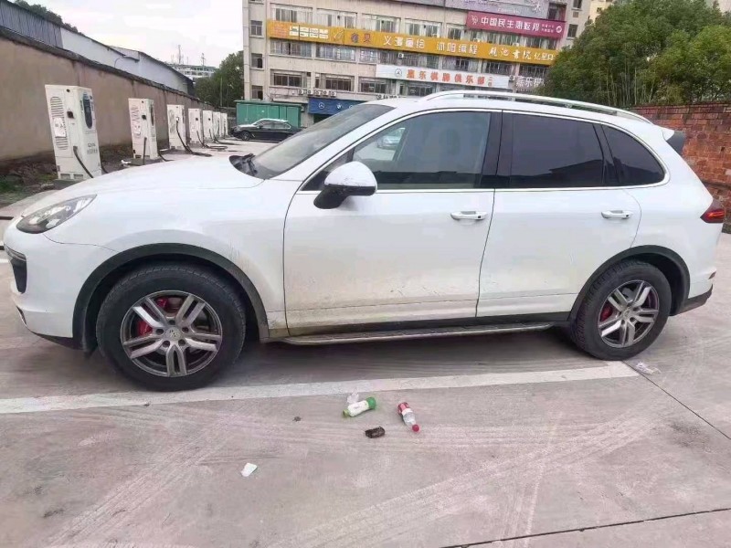 台州16年保时捷卡宴3