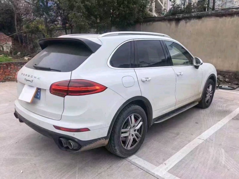 台州16年保时捷卡宴4