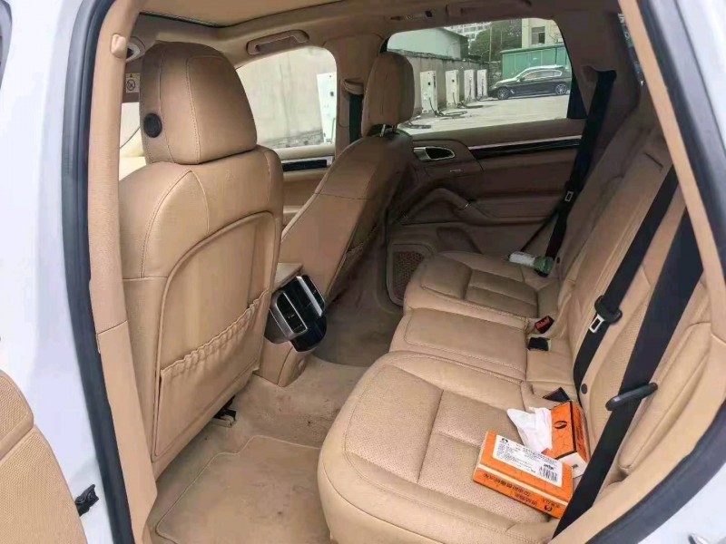 台州16年保时捷卡宴8