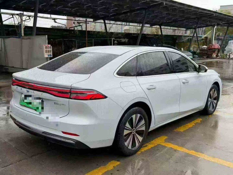 汕头25年吉利银河7