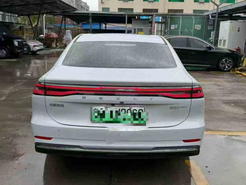 汕头25年吉利银河8