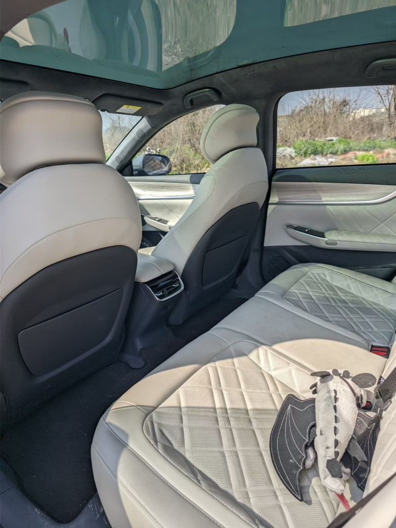 绍兴25年长安汽车启源6