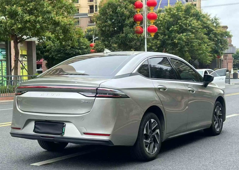 汕头25年传祺埃安S8