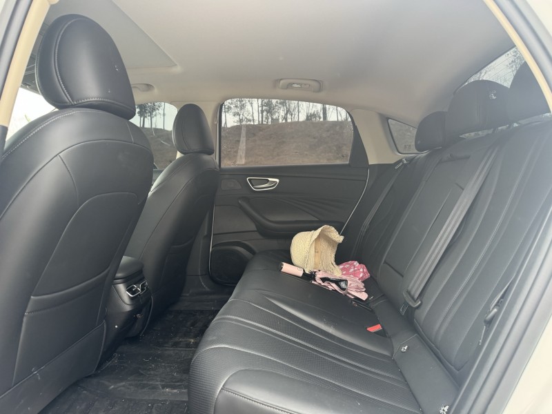 郑州25年荣威D73