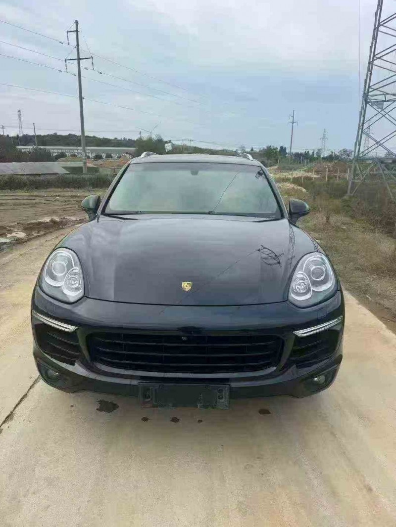 合肥17年保时捷卡宴1