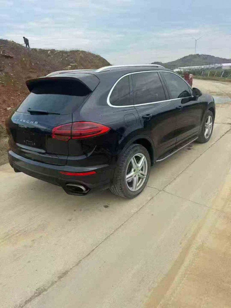 合肥17年保时捷卡宴4