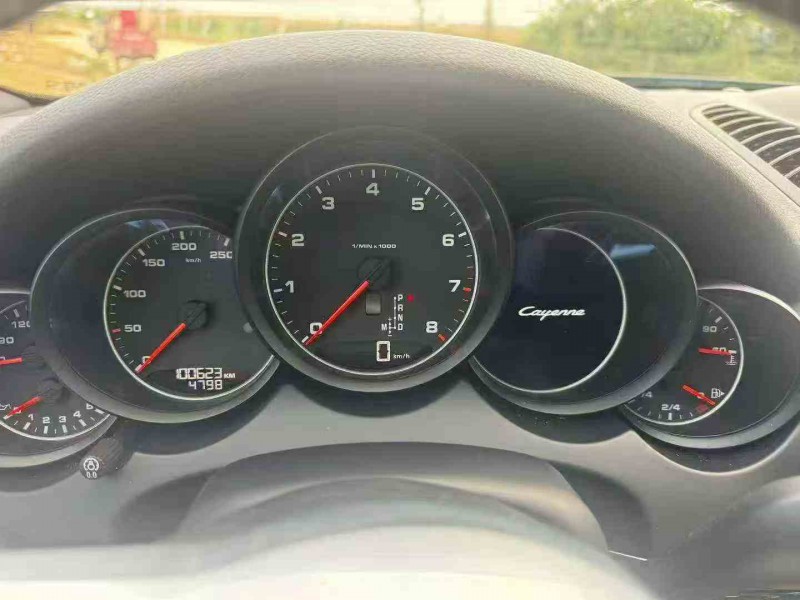 合肥17年保时捷卡宴8