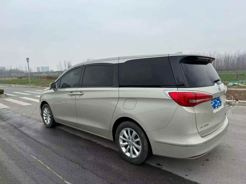 東營17年別克GL86