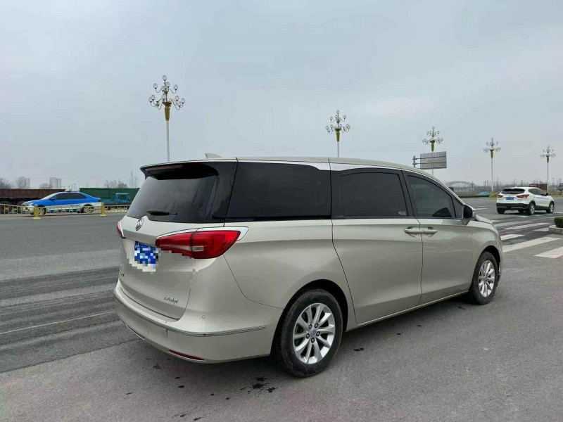 東營17年別克GL87