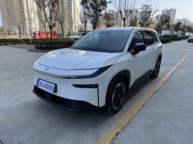 濟寧25年豐田鉑智2